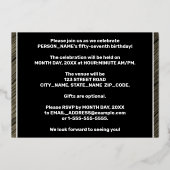 57e Birthday Party — Vette, Faux Hood Grain Text Folie Uitnodiging (Achterkant)