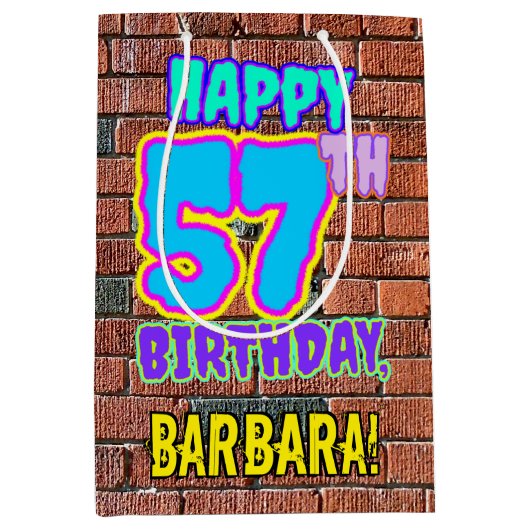 57e verjaardag: Fun, Urban Graffiti geïnspireerd K Medium Cadeauzakje (Voorkant)