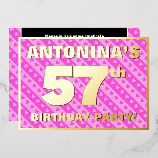 57e verjaardag — vuurroze harten en strips folie uitnodiging (Voorkant / Achterkant)