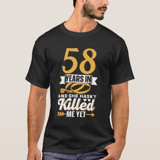58 jaar in en ze heeft me nog niet vermoord Mannen T-shirt (Voorkant)