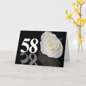 58e Birthday Kaart met een klassieke witte roos (Gele Bloem)