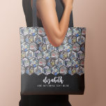 5 Foto Collage - funky hexagon patroon - zwart Tote Bag<br><div class="desc">Een gek patroon met je favoriete foto's op een zwarte achtergrond en jouw naam in het wit. De foto's zijn hexagon gevormd en in een zeldzaam patroon om een waanzinnig design te maken. — Gebruik je SQUARE foto's voor de beste resultaten! Om de achtergrondkleur te veranderen - klik op het...</div>