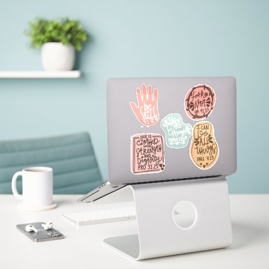 5 inspirerende Bijbelcitaten Handschrift Doodles Sticker (Laptop op bureau)