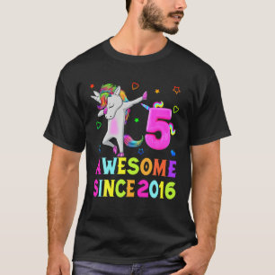 5 jaar oud, 5 dagen Geweldige Unicorn Dabbing T-shirt