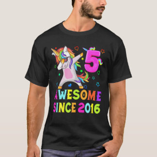 5 jaar oud, 5 dagen Geweldige Unicorn Dabbing T-shirt
