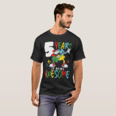 5 jaar oude Autistic Boy Girl Autism Aware T-shirt (Voorkant volledig)