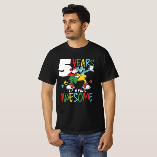 5 jaar oude geboorte, jongen of meisjesautisme t-shirt (Voorkant volledig)