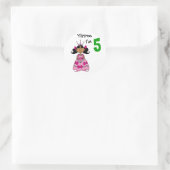 5 jaar oude prinses (zwart haar) ronde sticker (Tas)