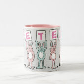 5 Letter-naam met Fun Rabbits tweetone koffie-Mok Tweekleurige Koffiemok (Center)