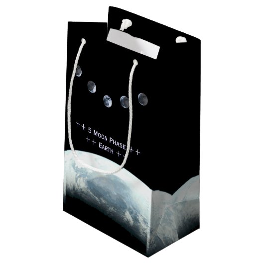 5 Moon Phase Earth in Space Klein Cadeauzakje (Achterkant Gekanteld)