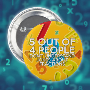 5 VAN DE 4 MENSEN Math Plezierige Grap Quote Ronde Button 5,7 Cm