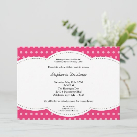 5 x 7 Girl Pink Polkadot Poke Birthday Uitnodiging (Staand voorkant)