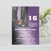 5 x 7 Paarse Sneakers Sweet 16 uitnodiging op zate (Staand voorkant)