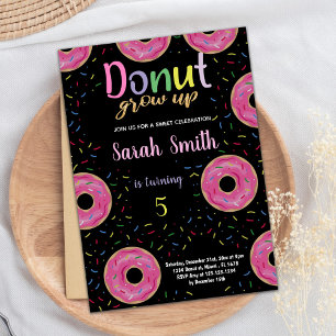 5e Black Pink Donut Verjaardag Uitnodigingen