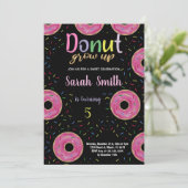 5e Black Pink Donut Verjaardag Uitnodigingen (Staand voorkant)