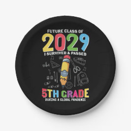 5e graad leraar in de vijfde klas tijdens een were papieren bordje