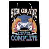 5e klas niveau complete Afstuderen gaming gamer Medium Cadeauzakje (Voorkant)