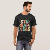 5e klas sfeer Groovy terug naar school T-shirt (Voorkant volledig)