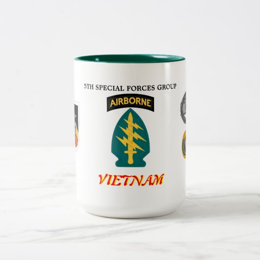 5E SPECIALE KRACHTENGROEP VIETNAM MEDIALE MOK (Center)
