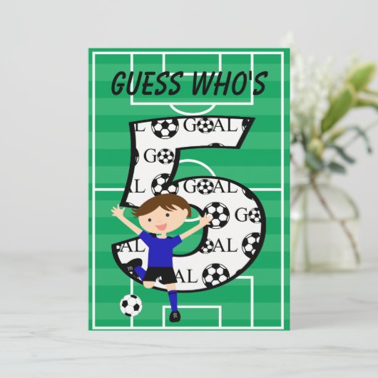 5e verjaardag blauw en zwart voetbal doel v2 kaart (Staand voorkant)