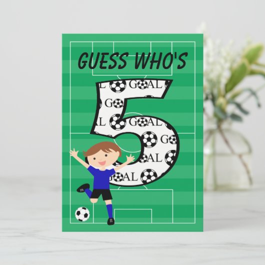 5e verjaardag Blauwe en zwarte uitnodiging voor he (Staand voorkant)