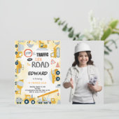 5e verjaardag bouw jongen foto uitnodiging (Staand voorkant)