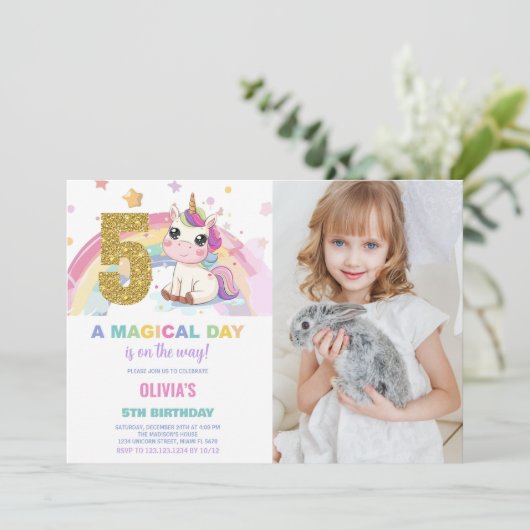 5e Verjaardag Eenhoorn Verjaardag Uitnodigingen fo (Staand voorkant)