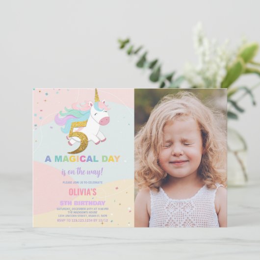 5e Verjaardag Eenhoorn Verjaardag Uitnodigingen w (Staand voorkant)