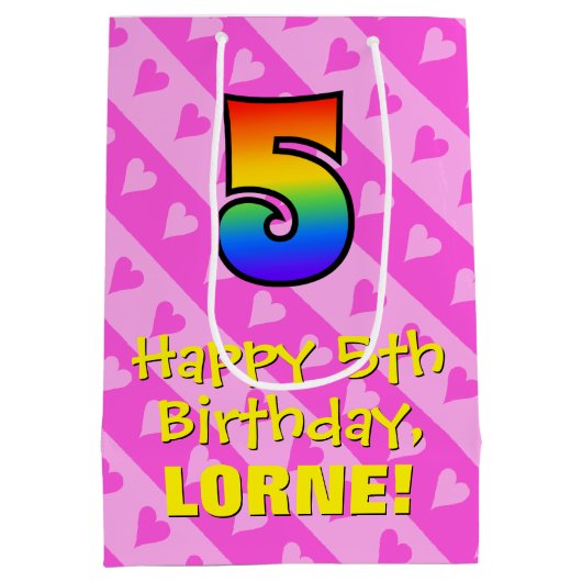 5e verjaardag: Fun roze hartstrepen & Regenboog 5 Medium Cadeauzakje (Achterkant)