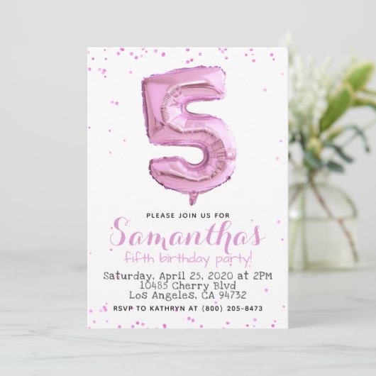 5e verjaardag pastel roze ballon uitnodiging (Staand voorkant)