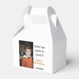 5e verjaardag spel op jongen foto naam moderne dat bedankdoosjes