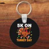 5k On Turkey Day Funny Running Thanksgiving Turkey Sleutelhanger (Voorkant)