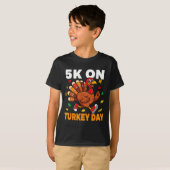 5k On Turkey Day Funny Running Thanksgiving Turkey T-shirt (Voorkant volledig)