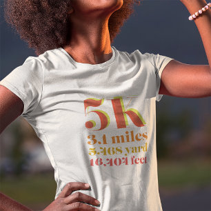 5K Running Race Afstand Vetgedrukte Rode Tekst T-shirt