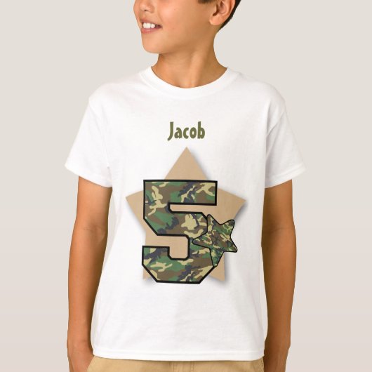 5th Birthday Boy Camo Douane Naam met STARS V02 T-shirt (Voorkant)