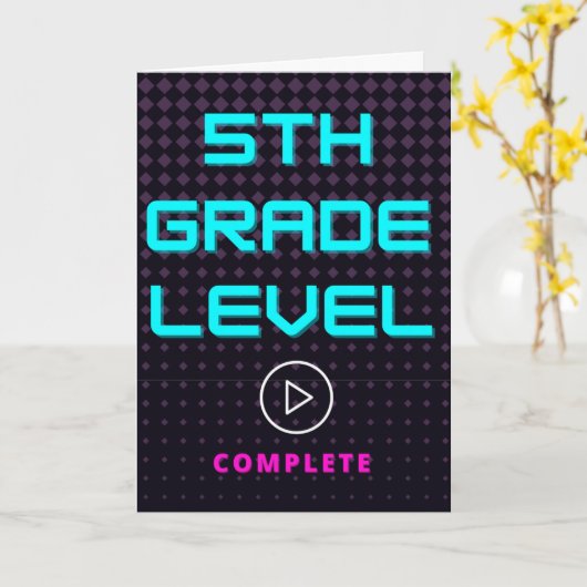 5th Grade School Afstuderen Gamer Meisje Groet Kaart (Gele Bloem)