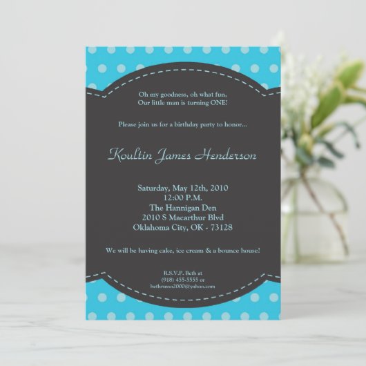 5x7 Boy Blue Polkadot Poke Birthday Uitnodiging (Staand voorkant)