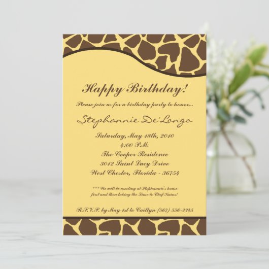 5x7 Bruine Giraffe Print Verjaardag Uitnodiging (Staand voorkant)