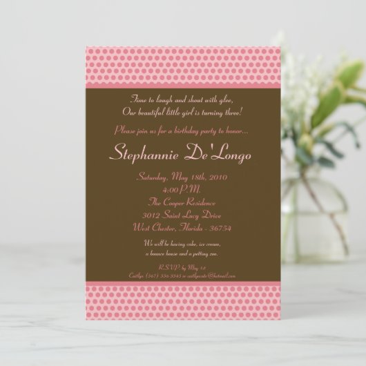 5x7 Roze en Bruine Polkadot Verjaardag Uitnodiging (Staand voorkant)