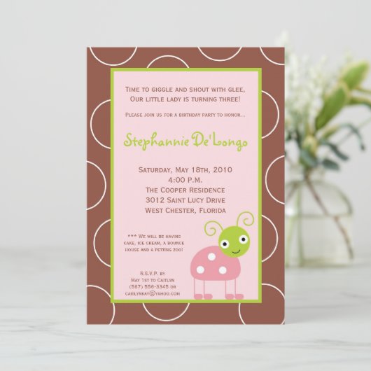 5x7 Spring Pink Lady Bug Verjaardag Uitnodiging (Staand voorkant)