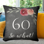 60 Dus wat krijtbord Waterverf 60th Birthday Kussen<br><div class="desc">Funny 60 Dus wat krijtbord Waterverf bloeit 60e verjaardag bloemenkussen. Modern en elegant bloemig 60e verjaardagskussen met prachtige waterverf rozen en takjes op een krijtbordachtergrond. De grappige en positieve quote 60 Dus wat is geweldig voor een persoon die 60 jaar viert en een gevoel van humor heeft. Geweldige 60ste verjaardagscadeaus....</div>