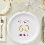 60 en Fabulous Elegant 60th Birthday Papieren Bordje<br><div class="desc">Stijlvolle 60 en fantastische paarse en gouden aangepaste naam 60e verjaardagsfeest papier borden. Je bent zestig,  laten we je prachtige mijlpaal 60e verjaardag met elegante gratie vieren. Voeg jouw naam toe aan deze stijlvolle,  eenvoudige,  minimalistische,  typografie in Gold en paarse aankondiging dat je inderdaad 60 en Fabulous bent.</div>