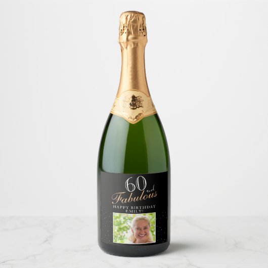 60 en Fabulous Elegant Black Photo 60th Birthday Sparkling Wijnetiket (Voorkant)
