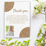 60 en Fabulous Gold Glitter Photo 60th Birthday Bedankkaart<br><div class="desc">60 en Fabulous Gouden Glitter 2 Foto 60e Verjaardag Dank u Kaart. Deze bedankpas is perfect voor het toevoegen van een vleugje glamour aan uw verjaardagsvieringen. De kaart is voorzien van een prachtig faux gold glitter design. Wat deze bedankpas extra bijzonder maakt, is dat deze een foto naar keuze kan...</div>