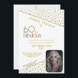 60 en Fabulous Gold Glitter Photo 60th Birthday Kaart<br><div class="desc">60 en Fabulous Gold Glitter Foto 60e Verjaardag Uitnodiging. Moderne en elegante faux gouden glitter verjaardag uitnodiging voor haar. Voeg je foto toe.</div>