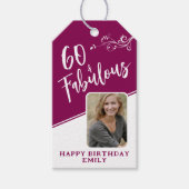 60 en Fabulous Script Photo Magenta 60th Birthday Cadeaulabel (Voorkant)