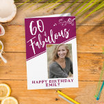 60 en Fabulous Script Photo Magenta 60th Birthday Kaart<br><div class="desc">60 en Fabulous Script Photo Magenta 60th Birthday Kaart. Het rendy witte manuscript en het witte blad met een douanefoto op een witte en levendige magenta rode kleur. Maak je eigen 60ste verjaardagskaart voor haar. Pas met de naam en de leeftijd aan en voeg uw foto in de sjabloon toe....</div>