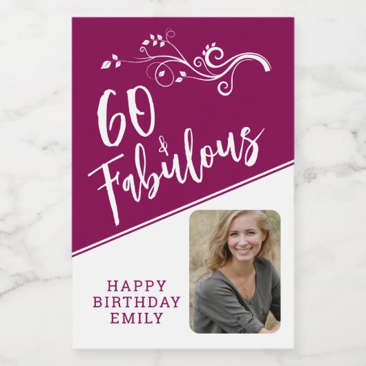 60 en Fabulous Script Photo Magenta 60th Birthday Wijn Etiket (Enkel label)