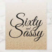 60 en Sassy 60e verjaardag Gold Glitter Ombre Wijn Etiket (Enkel label)