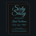 60 en Sassy Blue Glitter 60ste verjaardagsfeest Kaart<br><div class="desc">Vier het draaien van 60 in stijl met dit glamoureuze 60e verjaardagsontwerp in zwart en blauw glitter, een chique 60e verjaardagsuitnodiging die u eenvoudig kunt personaliseren en verzenden voor uw zestigste verjaardagsfeest. De woorden sixty en sassy zijn in faux turquoise glitter en ingesteld met behulp van modern script. Als u...</div>